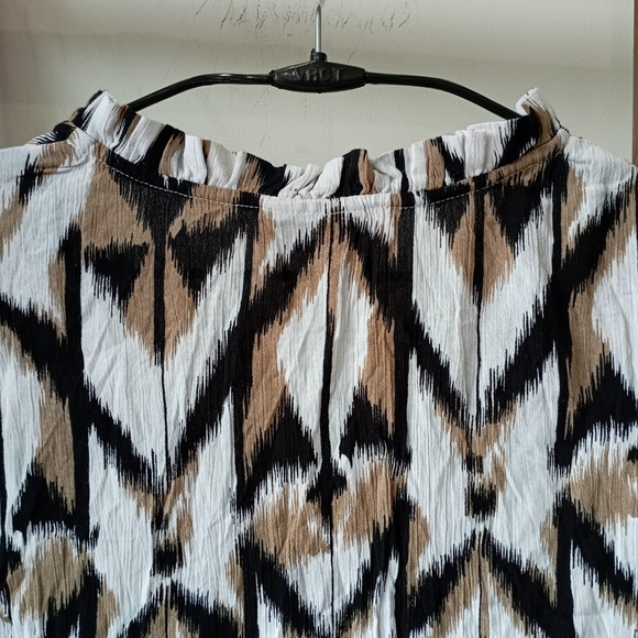 Summer Geometric Top - Picture 3 of 9